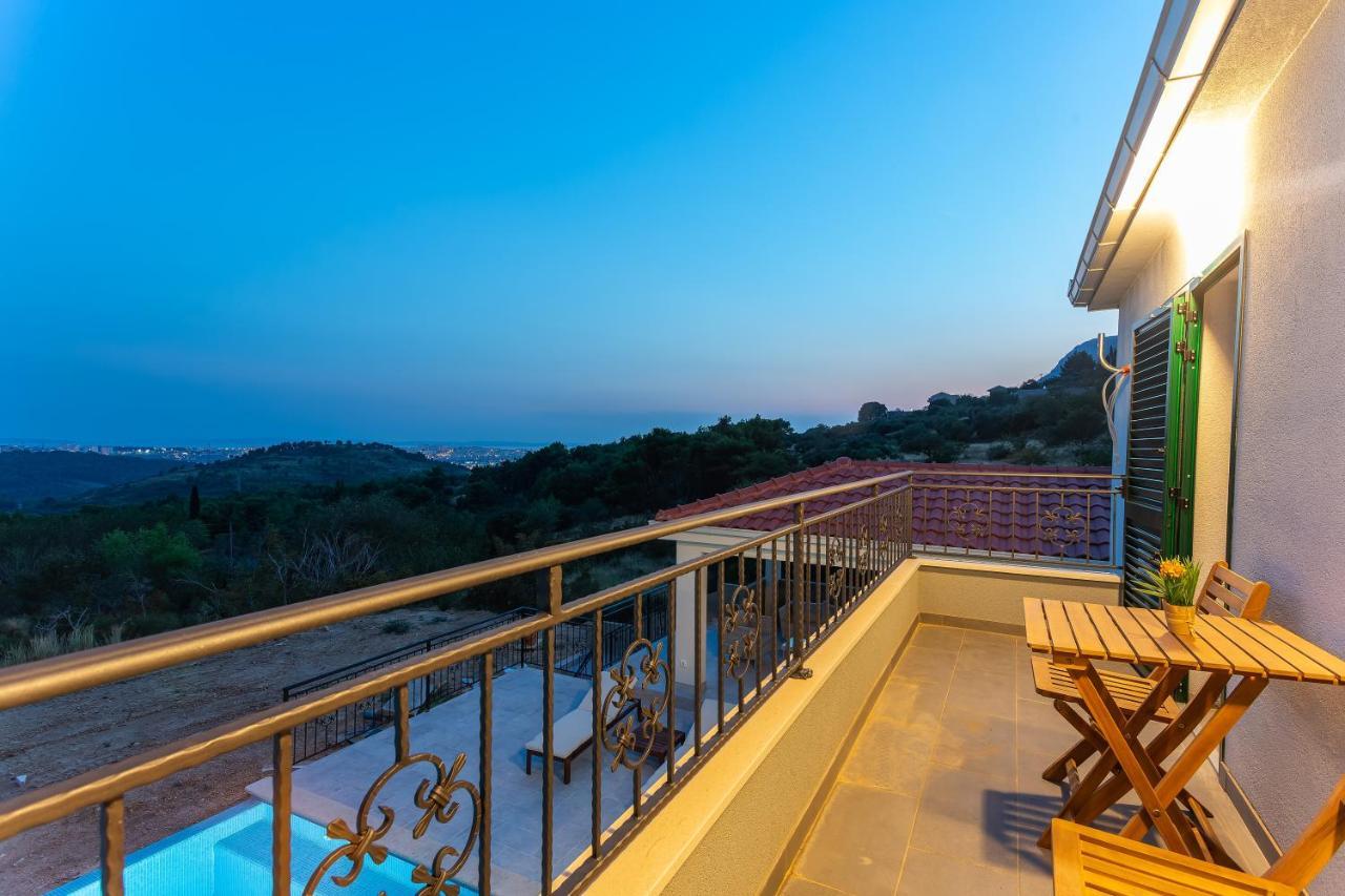 Klis Secluded House - Guaranteed Privacy - Heated Poolヴィラ エクステリア 写真