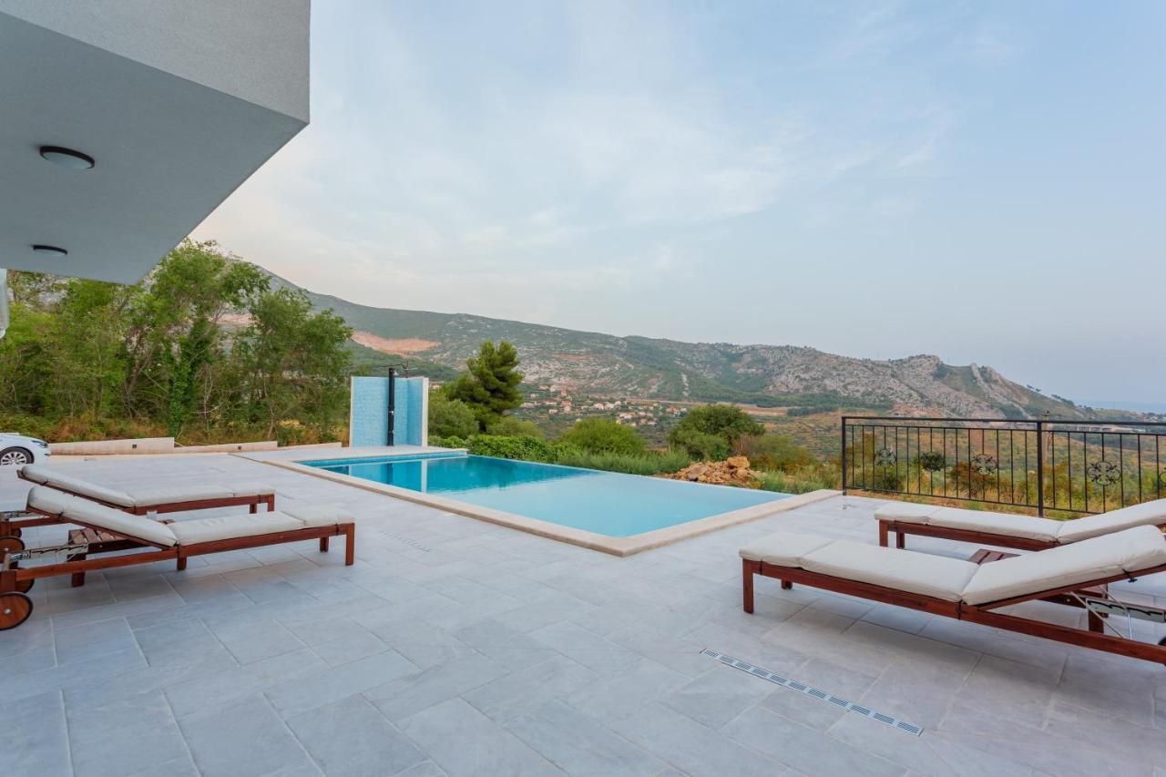 Klis Secluded House - Guaranteed Privacy - Heated Poolヴィラ エクステリア 写真