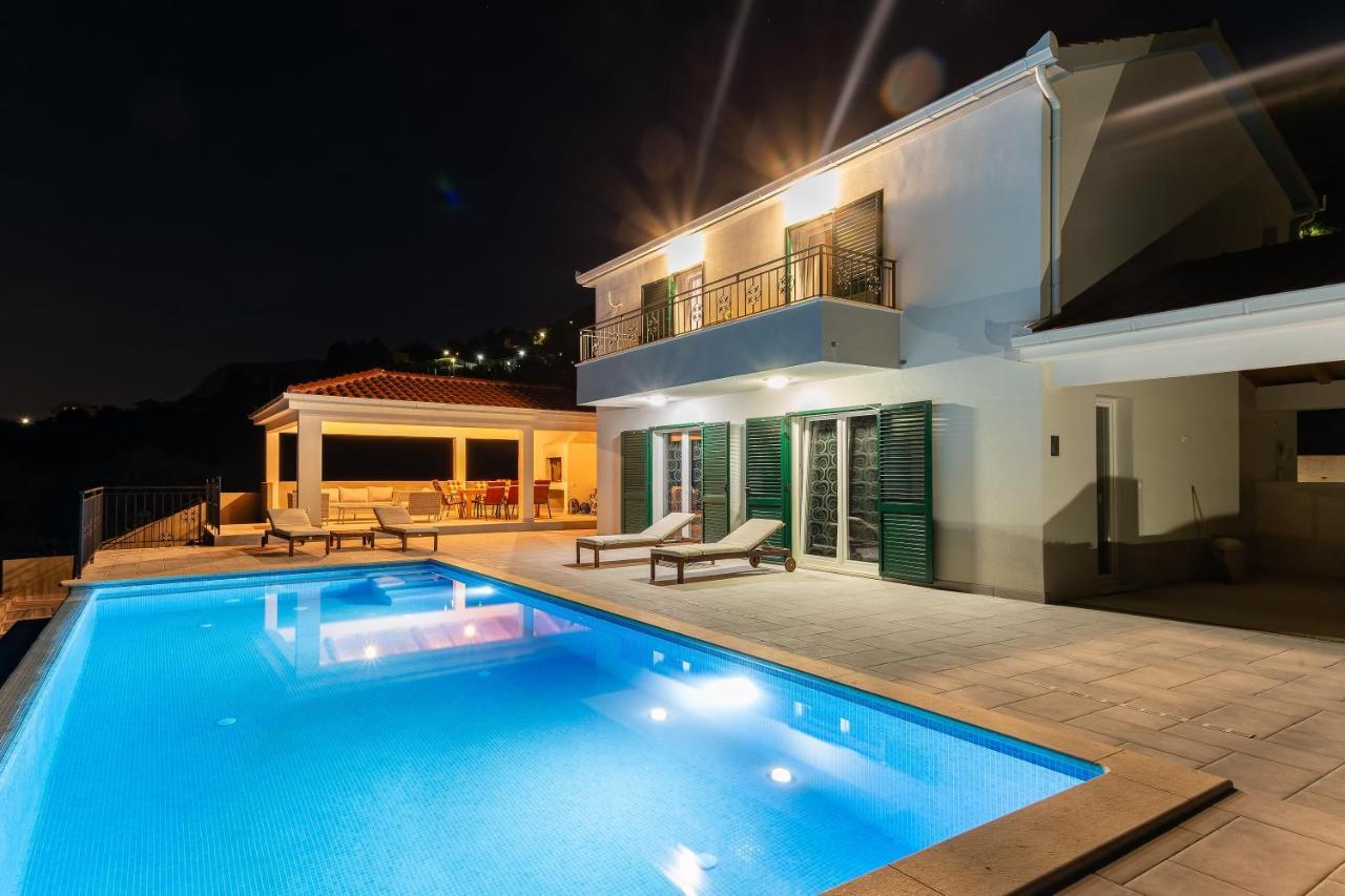 Klis Secluded House - Guaranteed Privacy - Heated Poolヴィラ エクステリア 写真