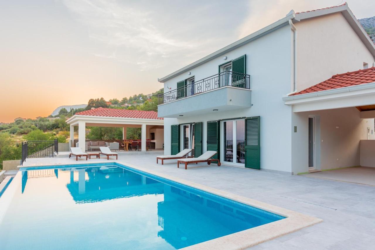 Klis Secluded House - Guaranteed Privacy - Heated Poolヴィラ エクステリア 写真