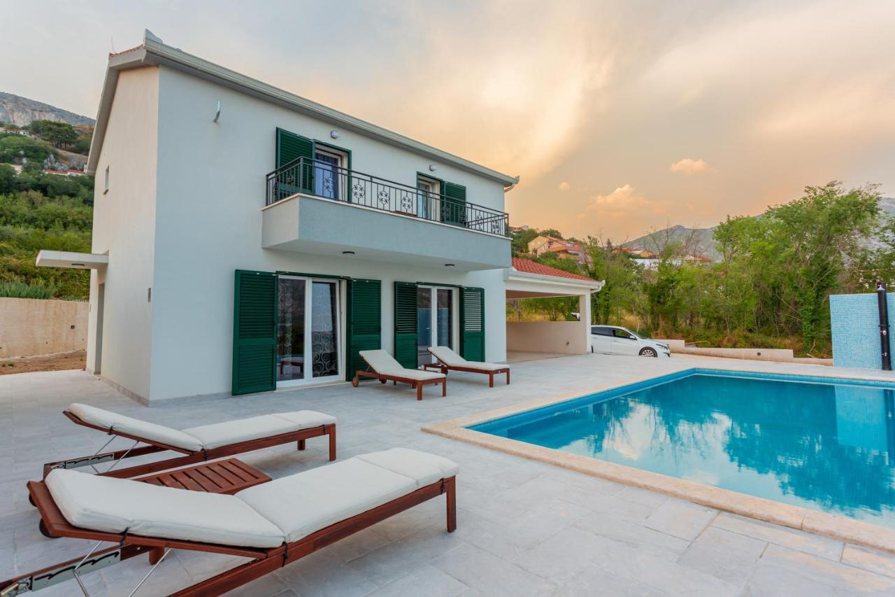 Klis Secluded House - Guaranteed Privacy - Heated Poolヴィラ エクステリア 写真