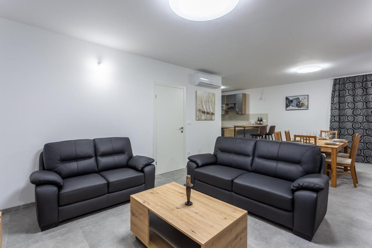Klis Secluded House - Guaranteed Privacy - Heated Poolヴィラ エクステリア 写真