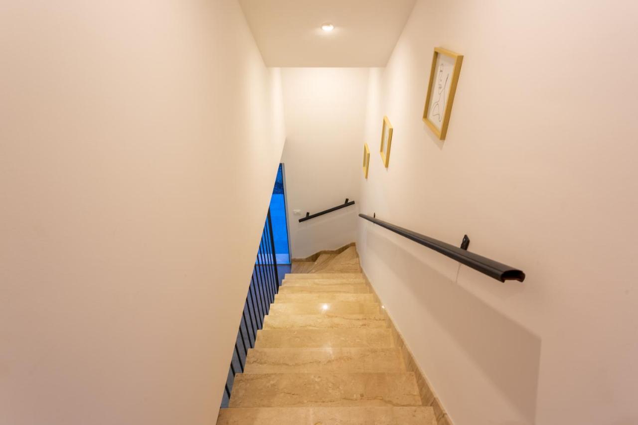 Klis Secluded House - Guaranteed Privacy - Heated Poolヴィラ エクステリア 写真