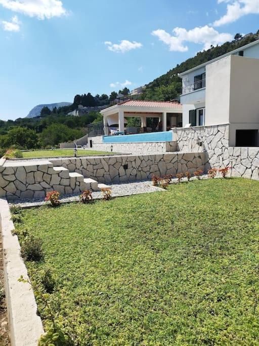 Klis Secluded House - Guaranteed Privacy - Heated Poolヴィラ エクステリア 写真