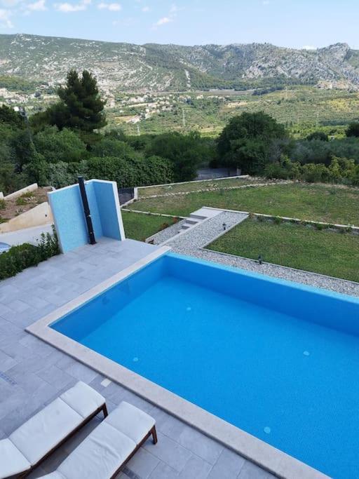 Klis Secluded House - Guaranteed Privacy - Heated Poolヴィラ エクステリア 写真