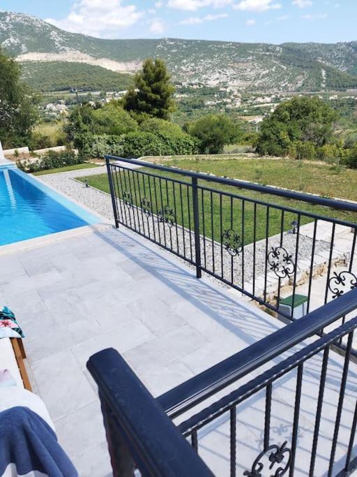 Klis Secluded House - Guaranteed Privacy - Heated Poolヴィラ エクステリア 写真