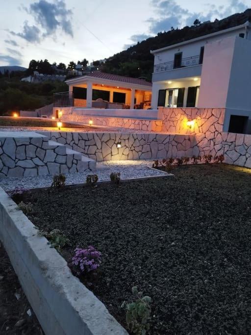 Klis Secluded House - Guaranteed Privacy - Heated Poolヴィラ エクステリア 写真