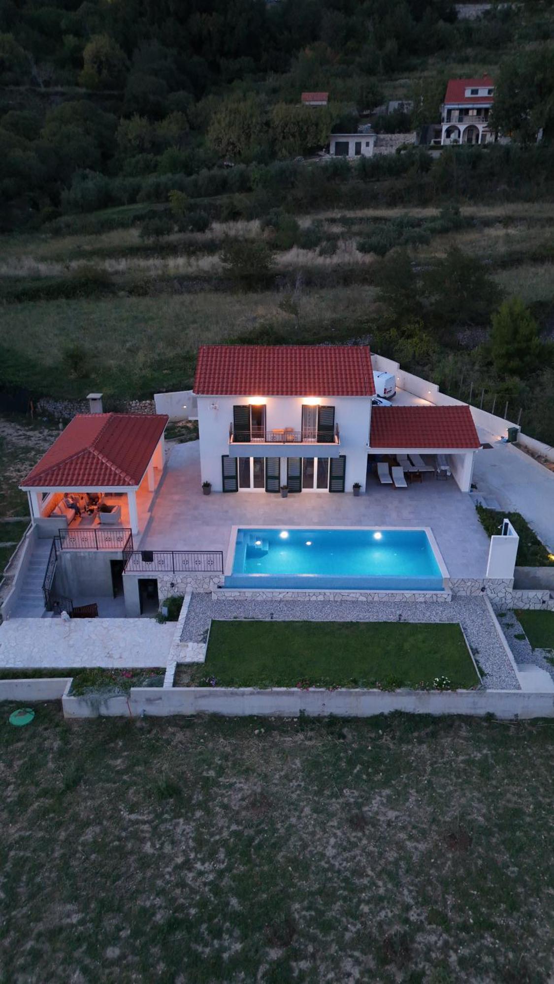 Klis Secluded House - Guaranteed Privacy - Heated Poolヴィラ エクステリア 写真